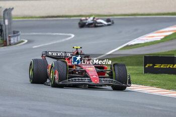 2023-08-27 - 55 SAINZ Carlos (spa), Scuderia Ferrari SF-23, action during the 2023 Formula 1 Heineken Dutch Grand Prix, 13th round of the 2023 Formula One World Championship from August 25 to 28, 2023 on the Zandvoort Circuit, in Zandvoort, Netherlands - F1 - DUTCH GRAND PRIX 2023 - RACE - FORMULA 1 - MOTORS