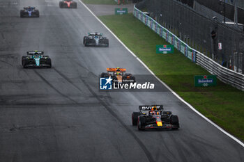2023-08-27 - 01 VERSTAPPEN Max (nld), Red Bull Racing RB19, 04 NORRIS Lando (gbr), McLaren F1 Team MCL60, action during the 2023 Formula 1 Heineken Dutch Grand Prix, 13th round of the 2023 Formula One World Championship from August 25 to 28, 2023 on the Zandvoort Circuit, in Zandvoort, Netherlands - F1 - DUTCH GRAND PRIX 2023 - RACE - FORMULA 1 - MOTORS