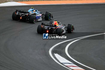2023-08-27 - 10 GASLY Pierre (fra), Alpine F1 Team A523, 01 VERSTAPPEN Max (nld), Red Bull Racing RB19, action during the 2023 Formula 1 Heineken Dutch Grand Prix, 13th round of the 2023 Formula One World Championship from August 25 to 28, 2023 on the Zandvoort Circuit, in Zandvoort, Netherlands - F1 - DUTCH GRAND PRIX 2023 - RACE - FORMULA 1 - MOTORS