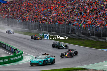 2023-08-27 - The FIA Aston Martin Vantage Safety Car in front of VERSTAPPEN Max (ned), Red Bull Racing RB19, ALONSO Fernando (spa), Aston Martin F1 Team AMR23, action during the 2023 Formula 1 Heineken Dutch Grand Prix, 13th round of the 2023 Formula One World Championship from August 25 to 28, 2023 on the Zandvoort Circuit, in Zandvoort, Netherlands - F1 - DUTCH GRAND PRIX 2023 - RACE - FORMULA 1 - MOTORS