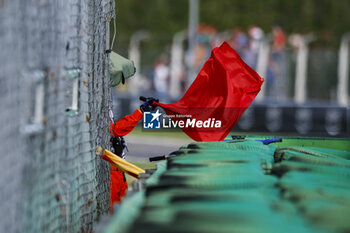 2023-09-01 - Marshalls red flag, drapeau during the 2023 Formula 1 Pirelli Grand Premio d’Italia Grand Prix, 14th round of the 2023 Formula One World Championship from September 1 to 3, 2023 on the Autodromo Nazionale di Monza, in Monza, Italy - F1 - ITALIAN GRAND PRIX 2023  - FORMULA 1 - MOTORS