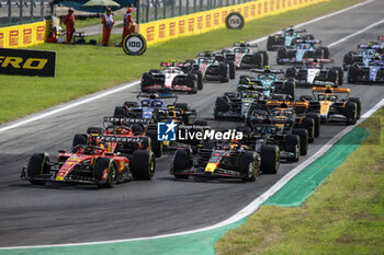 2023-09-03 - start of the race, depart, 55 SAINZ Carlos (spa), Scuderia Ferrari SF-23, action 01 VERSTAPPEN Max (nld), Red Bull Racing RB19, action during the 2023 Formula 1 Pirelli Grand Premio d’Italia Grand Prix, 14th round of the 2023 Formula One World Championship from September 1 to 3, 2023 on the Autodromo Nazionale di Monza, in Monza, Italy - F1 - ITALIAN GRAND PRIX 2023 - RACE - FORMULA 1 - MOTORS