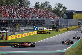 2023-09-03 - 55 SAINZ Carlos (spa), Scuderia Ferrari SF-23, action 01 VERSTAPPEN Max (nld), Red Bull Racing RB19, action spectators, fans during the 2023 Formula 1 Pirelli Grand Premio d’Italia Grand Prix, 14th round of the 2023 Formula One World Championship from September 1 to 3, 2023 on the Autodromo Nazionale di Monza, in Monza, Italy - F1 - ITALIAN GRAND PRIX 2023 - RACE - FORMULA 1 - MOTORS