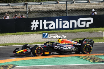 2023-09-03 - 01 VERSTAPPEN Max (nld), Red Bull Racing RB19, action during the 2023 Formula 1 Pirelli Grand Premio d’Italia Grand Prix, 14th round of the 2023 Formula One World Championship from September 1 to 3, 2023 on the Autodromo Nazionale di Monza, in Monza, Italy - F1 - ITALIAN GRAND PRIX 2023 - RACE - FORMULA 1 - MOTORS