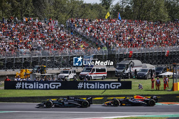 2023-09-03 - 63 RUSSELL George (gbr), Mercedes AMG F1 Team W14, action 11 PEREZ Sergio (mex), Red Bull Racing RB19, action during the 2023 Formula 1 Pirelli Grand Premio d’Italia Grand Prix, 14th round of the 2023 Formula One World Championship from September 1 to 3, 2023 on the Autodromo Nazionale di Monza, in Monza, Italy - F1 - ITALIAN GRAND PRIX 2023 - RACE - FORMULA 1 - MOTORS