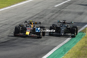 2023-09-03 - 11 PEREZ Sergio (mex), Red Bull Racing RB19, action 63 RUSSELL George (gbr), Mercedes AMG F1 Team W14, action during the 2023 Formula 1 Pirelli Grand Premio d’Italia Grand Prix, 14th round of the 2023 Formula One World Championship from September 1 to 3, 2023 on the Autodromo Nazionale di Monza, in Monza, Italy - F1 - ITALIAN GRAND PRIX 2023 - RACE - FORMULA 1 - MOTORS