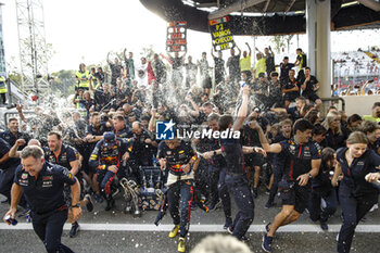 2023-09-03 - Red Bull Racing ambiance celebration HORNER Christian (gbr), Team Principal of Red Bull Racing, portrait VERSTAPPEN Max (ned), Red Bull Racing RB19, portrait WHEATLEY Jonathan (gbr), Team Manager of Red Bull Racing, portrait MARKO Helmut (aut), Drivers’ Manager of Red Bull Racing, portrait PEREZ Sergio (mex), Red Bull Racing RB19, portrait during the 2023 Formula 1 Pirelli Grand Premio d’Italia Grand Prix, 14th round of the 2023 Formula One World Championship from September 1 to 3, 2023 on the Autodromo Nazionale di Monza, in Monza, Italy - F1 - ITALIAN GRAND PRIX 2023 - RACE - FORMULA 1 - MOTORS