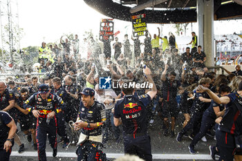 2023-09-03 - Red Bull Racing ambiance celebration HORNER Christian (gbr), Team Principal of Red Bull Racing, portrait VERSTAPPEN Max (ned), Red Bull Racing RB19, portrait WHEATLEY Jonathan (gbr), Team Manager of Red Bull Racing, portrait MARKO Helmut (aut), Drivers’ Manager of Red Bull Racing, portrait PEREZ Sergio (mex), Red Bull Racing RB19, portrait during the 2023 Formula 1 Pirelli Grand Premio d’Italia Grand Prix, 14th round of the 2023 Formula One World Championship from September 1 to 3, 2023 on the Autodromo Nazionale di Monza, in Monza, Italy - F1 - ITALIAN GRAND PRIX 2023 - RACE - FORMULA 1 - MOTORS