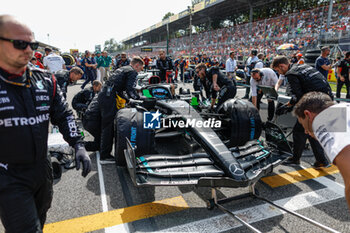 2023-09-03 - 63 RUSSELL George (gbr), Mercedes AMG F1 Team W14, action starting grid during the 2023 Formula 1 Pirelli Grand Premio d’Italia Grand Prix, 14th round of the 2023 Formula One World Championship from September 1 to 3, 2023 on the Autodromo Nazionale di Monza, in Monza, Italy - F1 - ITALIAN GRAND PRIX 2023 - RACE - FORMULA 1 - MOTORS