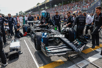 2023-09-03 - RUSSELL George (gbr), Mercedes AMG F1 Team W14, portrait starting grid during the 2023 Formula 1 Pirelli Grand Premio d’Italia Grand Prix, 14th round of the 2023 Formula One World Championship from September 1 to 3, 2023 on the Autodromo Nazionale di Monza, in Monza, Italy - F1 - ITALIAN GRAND PRIX 2023 - RACE - FORMULA 1 - MOTORS