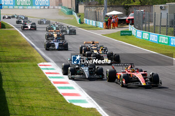 2023-09-03 - start of the race, depart, 16 LECLERC Charles (mco), Scuderia Ferrari SF-23, action 63 RUSSELL George (gbr), Mercedes AMG F1 Team W14, action during the 2023 Formula 1 Pirelli Grand Premio d’Italia Grand Prix, 14th round of the 2023 Formula One World Championship from September 1 to 3, 2023 on the Autodromo Nazionale di Monza, in Monza, Italy - F1 - ITALIAN GRAND PRIX 2023 - RACE - FORMULA 1 - MOTORS