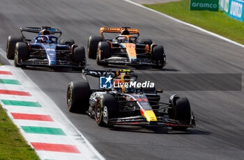 2023-09-03 - 11 PEREZ Sergio (mex), Red Bull Racing RB19, action 23 ALBON Alexander (tha), Williams Racing FW45, action 81 PIASTRI Oscar (aus), McLaren F1 Team MCL60, action during the 2023 Formula 1 Pirelli Grand Premio d’Italia Grand Prix, 14th round of the 2023 Formula One World Championship from September 1 to 3, 2023 on the Autodromo Nazionale di Monza, in Monza, Italy - F1 - ITALIAN GRAND PRIX 2023 - RACE - FORMULA 1 - MOTORS