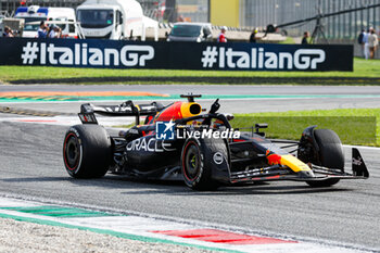 2023-09-03 - 01 VERSTAPPEN Max (nld), Red Bull Racing RB19, action celebrates his victory during the 2023 Formula 1 Pirelli Grand Premio d’Italia Grand Prix, 14th round of the 2023 Formula One World Championship from September 1 to 3, 2023 on the Autodromo Nazionale di Monza, in Monza, Italy - F1 - ITALIAN GRAND PRIX 2023 - RACE - FORMULA 1 - MOTORS