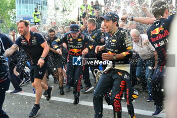 2023-09-03 - HORNER Christian (gbr), Team Principal of Red Bull Racing, portrait WHEATLEY Jonathan (gbr), Team Manager of Red Bull Racing, portrait VERSTAPPEN Max (ned), Red Bull Racing RB19, portrait MARKO Helmut (aut), Drivers’ Manager of Red Bull Racing, portrait PEREZ Sergio (mex), Red Bull Racing RB19, portrait celebrates the victory during the 2023 Formula 1 Pirelli Grand Premio d’Italia Grand Prix, 14th round of the 2023 Formula One World Championship from September 1 to 3, 2023 on the Autodromo Nazionale di Monza, in Monza, Italy - F1 - ITALIAN GRAND PRIX 2023 - RACE - FORMULA 1 - MOTORS