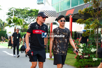 2023-09-14 - BOTTAS Valtteri (fin), Alfa Romeo F1 Team Stake C43, ZHOU Guanyu (chi), Alfa Romeo F1 Team Stake C43, portrait during the 2023 Formula 1 Singapore Airlines Singapore Grand Prix, 15th round of the 2023 Formula One World Championship from September 15 to 17, 2023 on the Marina Bay Street Circuit, in Singapore - F1 - SINGAPORE GRAND PRIX 2023 - FORMULA 1 - MOTORS