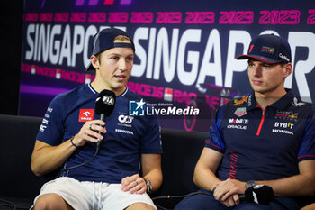 2023-09-14 - LAWSON Liam (nzl), Scuderia AlphaTauri AT04, VERSTAPPEN Max (ned), Red Bull Racing RB19, portrait during the 2023 Formula 1 Singapore Airlines Singapore Grand Prix, 15th round of the 2023 Formula One World Championship from September 15 to 17, 2023 on the Marina Bay Street Circuit, in Singapore - F1 - SINGAPORE GRAND PRIX 2023 - FORMULA 1 - MOTORS