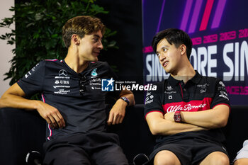 2023-09-14 - RUSSELL George (gbr), Mercedes AMG F1 Team W14, ZHOU Guanyu (chi), Alfa Romeo F1 Team Stake C43, portrait during the 2023 Formula 1 Singapore Airlines Singapore Grand Prix, 15th round of the 2023 Formula One World Championship from September 15 to 17, 2023 on the Marina Bay Street Circuit, in Singapore - F1 - SINGAPORE GRAND PRIX 2023 - FORMULA 1 - MOTORS