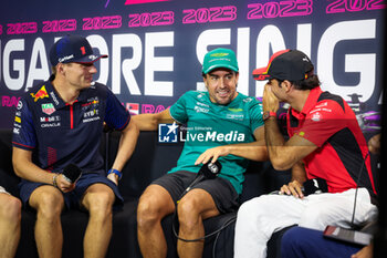 2023-09-14 - VERSTAPPEN Max (ned), Red Bull Racing RB19, ALONSO Fernando (spa), Aston Martin F1 Team AMR23, SAINZ Carlos (spa), Scuderia Ferrari SF-23, portrait during the 2023 Formula 1 Singapore Airlines Singapore Grand Prix, 15th round of the 2023 Formula One World Championship from September 15 to 17, 2023 on the Marina Bay Street Circuit, in Singapore - F1 - SINGAPORE GRAND PRIX 2023 - FORMULA 1 - MOTORS
