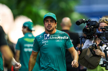 2023-09-14 - ALONSO Fernando (spa), Aston Martin F1 Team AMR23, portrait during the 2023 Formula 1 Singapore Airlines Singapore Grand Prix, 15th round of the 2023 Formula One World Championship from September 15 to 17, 2023 on the Marina Bay Street Circuit, in Singapore - F1 - SINGAPORE GRAND PRIX 2023 - FORMULA 1 - MOTORS