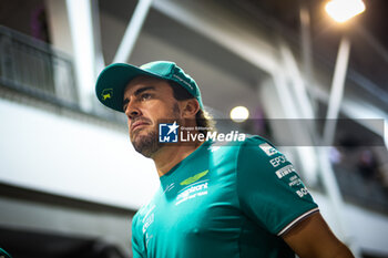2023-09-14 - ALONSO Fernando (spa), Aston Martin F1 Team AMR23, portrait during the 2023 Formula 1 Singapore Airlines Singapore Grand Prix, 15th round of the 2023 Formula One World Championship from September 15 to 17, 2023 on the Marina Bay Street Circuit, in Singapore - F1 - SINGAPORE GRAND PRIX 2023 - FORMULA 1 - MOTORS