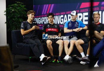 2023-09-14 - RUSSELL George (gbr), Mercedes AMG F1 Team W14, ZHOU Guanyu (chi), Alfa Romeo F1 Team Stake C43, portrait during the 2023 Formula 1 Singapore Airlines Singapore Grand Prix, 15th round of the 2023 Formula One World Championship from September 15 to 17, 2023 on the Marina Bay Street Circuit, in Singapore - F1 - SINGAPORE GRAND PRIX 2023 - FORMULA 1 - MOTORS