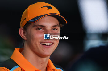2023-09-14 - PIASTRI Oscar (aus), McLaren F1 Team MCL60, portrait during the 2023 Formula 1 Singapore Airlines Singapore Grand Prix, 15th round of the 2023 Formula One World Championship from September 15 to 17, 2023 on the Marina Bay Street Circuit, in Singapore - F1 - SINGAPORE GRAND PRIX 2023 - FORMULA 1 - MOTORS