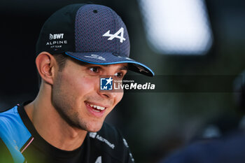 2023-09-14 - OCON Esteban (fra), Alpine F1 Team A523, portrait during the 2023 Formula 1 Singapore Airlines Singapore Grand Prix, 15th round of the 2023 Formula One World Championship from September 15 to 17, 2023 on the Marina Bay Street Circuit, in Singapore - F1 - SINGAPORE GRAND PRIX 2023 - FORMULA 1 - MOTORS