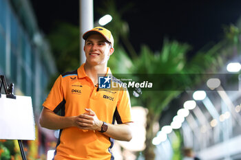 2023-09-14 - PIASTRI Oscar (aus), McLaren F1 Team MCL60, portrait during the 2023 Formula 1 Singapore Airlines Singapore Grand Prix, 15th round of the 2023 Formula One World Championship from September 15 to 17, 2023 on the Marina Bay Street Circuit, in Singapore - F1 - SINGAPORE GRAND PRIX 2023 - FORMULA 1 - MOTORS