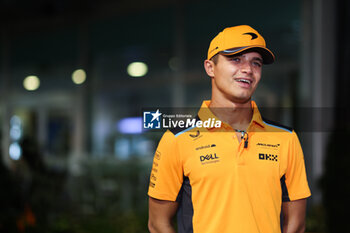 2023-09-14 - NORRIS Lando (gbr), McLaren F1 Team MCL60, portrait during the 2023 Formula 1 Singapore Airlines Singapore Grand Prix, 15th round of the 2023 Formula One World Championship from September 15 to 17, 2023 on the Marina Bay Street Circuit, in Singapore - F1 - SINGAPORE GRAND PRIX 2023 - FORMULA 1 - MOTORS