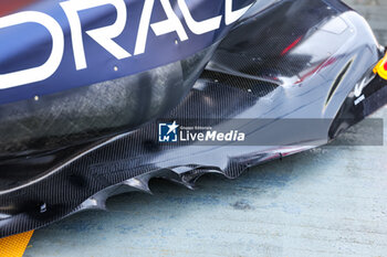 2023-09-15 - Red Bull Racing RB19, mechanical detail of floor and side pod during the 2023 Formula 1 Singapore Airlines Singapore Grand Prix, 15th round of the 2023 Formula One World Championship from September 15 to 17, 2023 on the Marina Bay Street Circuit, in Singapore - F1 - SINGAPORE GRAND PRIX 2023 - FORMULA 1 - MOTORS