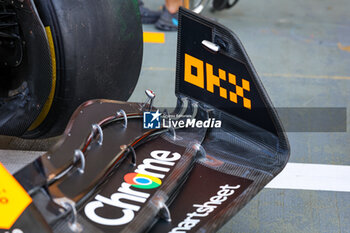 2023-09-15 - McLaren F1 Team MCL60, mechanical detail of front wing and end plate during the 2023 Formula 1 Singapore Airlines Singapore Grand Prix, 15th round of the 2023 Formula One World Championship from September 15 to 17, 2023 on the Marina Bay Street Circuit, in Singapore - F1 - SINGAPORE GRAND PRIX 2023 - FORMULA 1 - MOTORS