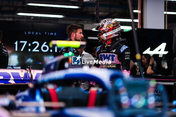 2023-09-15 - GASLY Pierre (fra), Alpine F1 Team A523, portrait during the 2023 Formula 1 Singapore Airlines Singapore Grand Prix, 15th round of the 2023 Formula One World Championship from September 15 to 17, 2023 on the Marina Bay Street Circuit, in Singapore - F1 - SINGAPORE GRAND PRIX 2023 - FORMULA 1 - MOTORS