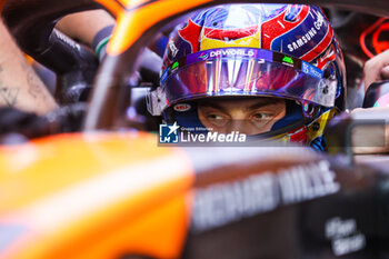 2023-09-15 - PIASTRI Oscar (aus), McLaren F1 Team MCL60, portrait during the 2023 Formula 1 Singapore Airlines Singapore Grand Prix, 15th round of the 2023 Formula One World Championship from September 15 to 17, 2023 on the Marina Bay Street Circuit, in Singapore - F1 - SINGAPORE GRAND PRIX 2023 - FORMULA 1 - MOTORS