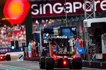 2023-09-15 - 01 VERSTAPPEN Max (nld), Red Bull Racing RB19, action during the 2023 Formula 1 Singapore Airlines Singapore Grand Prix, 15th round of the 2023 Formula One World Championship from September 15 to 17, 2023 on the Marina Bay Street Circuit, in Singapore - F1 - SINGAPORE GRAND PRIX 2023 - FORMULA 1 - MOTORS