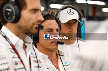 2023-09-15 - WOLFF Toto (aut), Team Principal & CEO of Mercedes AMG F1 Team, portrait during the 2023 Formula 1 Singapore Airlines Singapore Grand Prix, 15th round of the 2023 Formula One World Championship from September 15 to 17, 2023 on the Marina Bay Street Circuit, in Singapore - F1 - SINGAPORE GRAND PRIX 2023 - FORMULA 1 - MOTORS