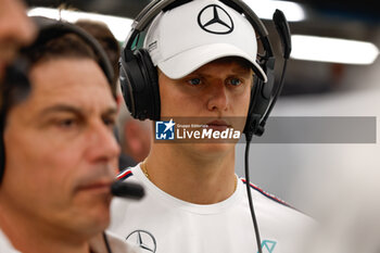2023-09-15 - SCHUMACHER Mick (ger), Reserve Driver of Mercedes AMG F1 Team, portrait during the 2023 Formula 1 Singapore Airlines Singapore Grand Prix, 15th round of the 2023 Formula One World Championship from September 15 to 17, 2023 on the Marina Bay Street Circuit, in Singapore - F1 - SINGAPORE GRAND PRIX 2023 - FORMULA 1 - MOTORS