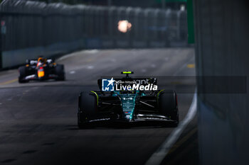 2023-09-15 - 14 ALONSO Fernando (spa), Aston Martin F1 Team AMR23, action during the 2023 Formula 1 Singapore Airlines Singapore Grand Prix, 15th round of the 2023 Formula One World Championship from September 15 to 17, 2023 on the Marina Bay Street Circuit, in Singapore - F1 - SINGAPORE GRAND PRIX 2023 - FORMULA 1 - MOTORS