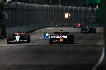 2023-09-15 - 01 VERSTAPPEN Max (nld), Red Bull Racing RB19, 40 LAWSON Liam (nzl), Scuderia AlphaTauri AT04, action during the 2023 Formula 1 Singapore Airlines Singapore Grand Prix, 15th round of the 2023 Formula One World Championship from September 15 to 17, 2023 on the Marina Bay Street Circuit, in Singapore - F1 - SINGAPORE GRAND PRIX 2023 - FORMULA 1 - MOTORS