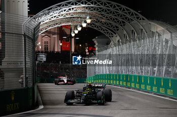 2023-09-15 - 44 HAMILTON Lewis (gbr), Mercedes AMG F1 Team W14, action during the 2023 Formula 1 Singapore Airlines Singapore Grand Prix, 15th round of the 2023 Formula One World Championship from September 15 to 17, 2023 on the Marina Bay Street Circuit, in Singapore - F1 - SINGAPORE GRAND PRIX 2023 - FORMULA 1 - MOTORS