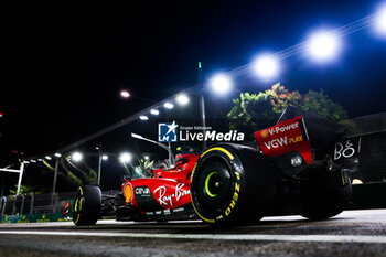 2023-09-15 - 55 SAINZ Carlos (spa), Scuderia Ferrari SF-23, action during the 2023 Formula 1 Singapore Airlines Singapore Grand Prix, 15th round of the 2023 Formula One World Championship from September 15 to 17, 2023 on the Marina Bay Street Circuit, in Singapore - F1 - SINGAPORE GRAND PRIX 2023 - FORMULA 1 - MOTORS