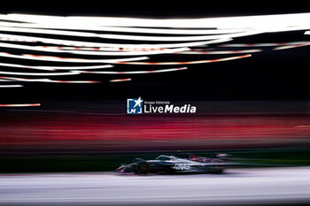 2023-09-15 - 27 HULKENBERG Nico (ger), Haas F1 Team VF-23 Ferrari, action during the 2023 Formula 1 Singapore Airlines Singapore Grand Prix, 15th round of the 2023 Formula One World Championship from September 15 to 17, 2023 on the Marina Bay Street Circuit, in Singapore - F1 - SINGAPORE GRAND PRIX 2023 - FORMULA 1 - MOTORS