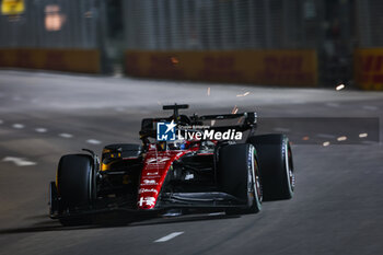 2023-09-15 - 77 BOTTAS Valtteri (fin), Alfa Romeo F1 Team Stake C43, action during the 2023 Formula 1 Singapore Airlines Singapore Grand Prix, 15th round of the 2023 Formula One World Championship from September 15 to 17, 2023 on the Marina Bay Street Circuit, in Singapore - F1 - SINGAPORE GRAND PRIX 2023 - FORMULA 1 - MOTORS