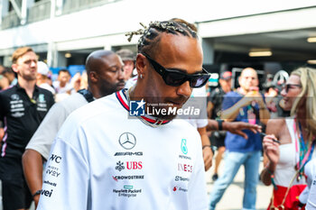 2023-09-16 - HAMILTON Lewis (gbr), Mercedes AMG F1 Team W14, portrait during the 2023 Formula 1 Singapore Airlines Singapore Grand Prix, 15th round of the 2023 Formula One World Championship from September 15 to 17, 2023 on the Marina Bay Street Circuit, in Singapore - F1 - SINGAPORE GRAND PRIX 2023 - FORMULA 1 - MOTORS