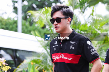 2023-09-16 - ZHOU Guanyu (chi), Alfa Romeo F1 Team Stake C43, portrait during the 2023 Formula 1 Singapore Airlines Singapore Grand Prix, 15th round of the 2023 Formula One World Championship from September 15 to 17, 2023 on the Marina Bay Street Circuit, in Singapore - F1 - SINGAPORE GRAND PRIX 2023 - FORMULA 1 - MOTORS