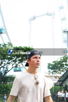 2023-09-16 - LAWSON Liam (nzl), Scuderia AlphaTauri AT04, portrait during the 2023 Formula 1 Singapore Airlines Singapore Grand Prix, 15th round of the 2023 Formula One World Championship from September 15 to 17, 2023 on the Marina Bay Street Circuit, in Singapore - F1 - SINGAPORE GRAND PRIX 2023 - FORMULA 1 - MOTORS