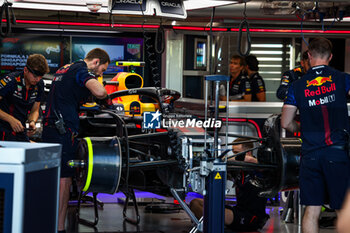 2023-09-16 - Red Bull Racing RB19, mechanical detail in the garage, box, during the 2023 Formula 1 Singapore Airlines Singapore Grand Prix, 15th round of the 2023 Formula One World Championship from September 15 to 17, 2023 on the Marina Bay Street Circuit, in Singapore - F1 - SINGAPORE GRAND PRIX 2023 - FORMULA 1 - MOTORS