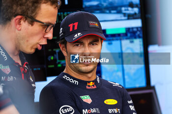2023-09-16 - PEREZ Sergio (mex), Red Bull Racing RB19, portrait during the 2023 Formula 1 Singapore Airlines Singapore Grand Prix, 15th round of the 2023 Formula One World Championship from September 15 to 17, 2023 on the Marina Bay Street Circuit, in Singapore - F1 - SINGAPORE GRAND PRIX 2023 - FORMULA 1 - MOTORS