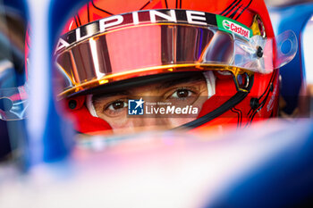 2023-09-16 - OCON Esteban (fra), Alpine F1 Team A523, portrait during the 2023 Formula 1 Singapore Airlines Singapore Grand Prix, 15th round of the 2023 Formula One World Championship from September 15 to 17, 2023 on the Marina Bay Street Circuit, in Singapore - F1 - SINGAPORE GRAND PRIX 2023 - FORMULA 1 - MOTORS