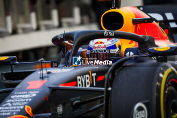 2023-09-16 - 01 VERSTAPPEN Max (nld), Red Bull Racing RB19, action during the 2023 Formula 1 Singapore Airlines Singapore Grand Prix, 15th round of the 2023 Formula One World Championship from September 15 to 17, 2023 on the Marina Bay Street Circuit, in Singapore - F1 - SINGAPORE GRAND PRIX 2023 - FORMULA 1 - MOTORS