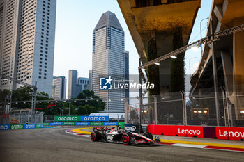 2023-09-16 - 20 MAGNUSSEN Kevin (den), Haas F1 Team VF-23 Ferrari, action during the 2023 Formula 1 Singapore Airlines Singapore Grand Prix, 15th round of the 2023 Formula One World Championship from September 15 to 17, 2023 on the Marina Bay Street Circuit, in Singapore - F1 - SINGAPORE GRAND PRIX 2023 - FORMULA 1 - MOTORS